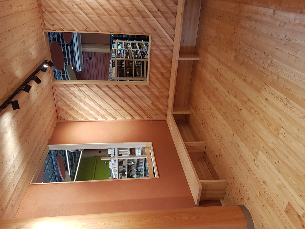Amenagement Enduits terre, bardage Mélèze, claustra en douglas, plancher Mélèze.