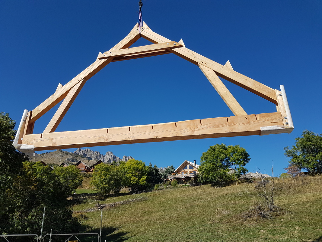 mise en place de la ferme sur la maçonnerie a la chaux. 