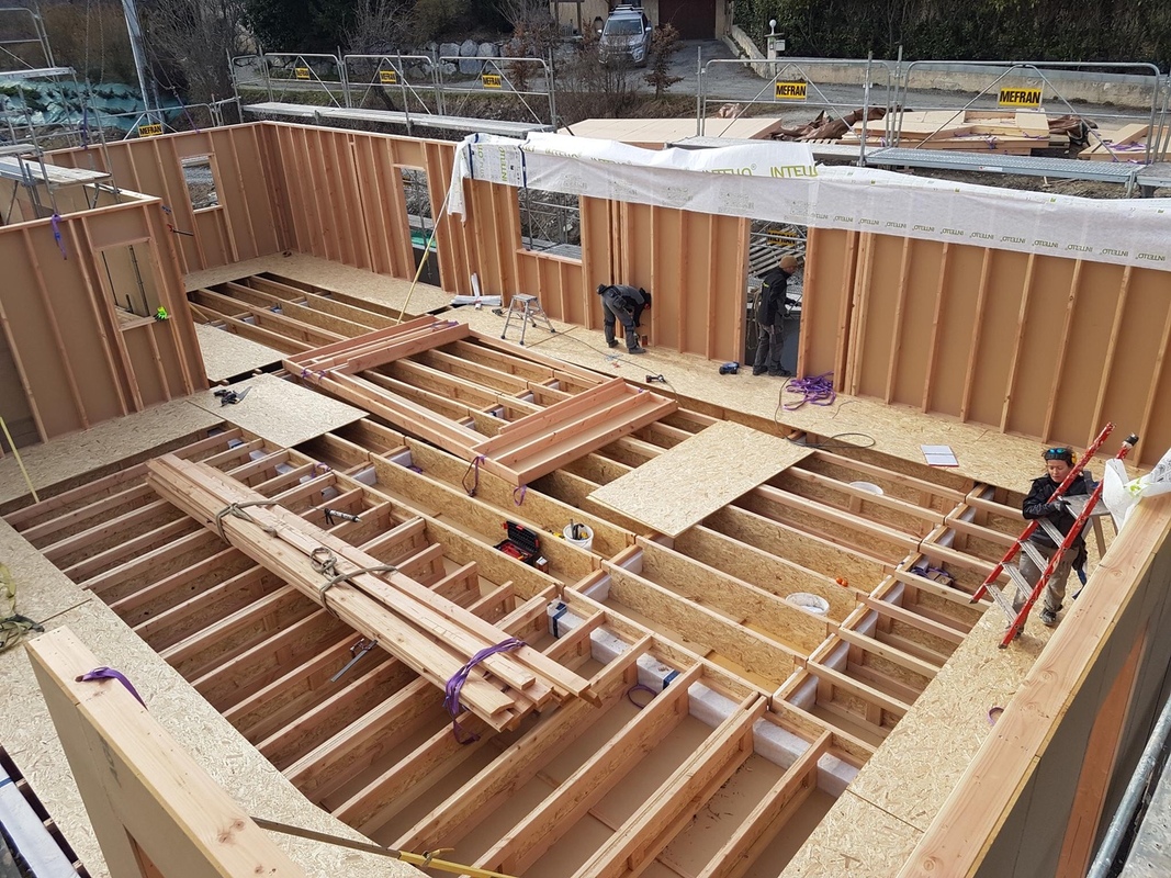 levages des murs du RDC ossature bois pour paille 