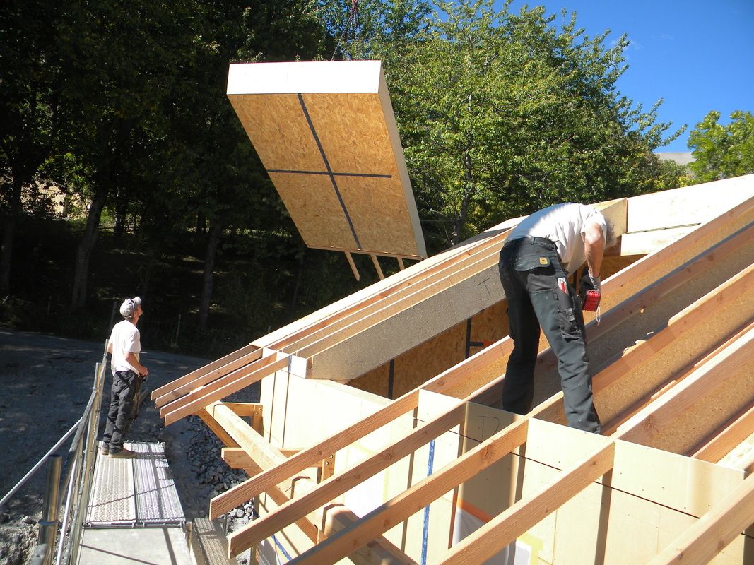 Pose des caisson de toiture paille