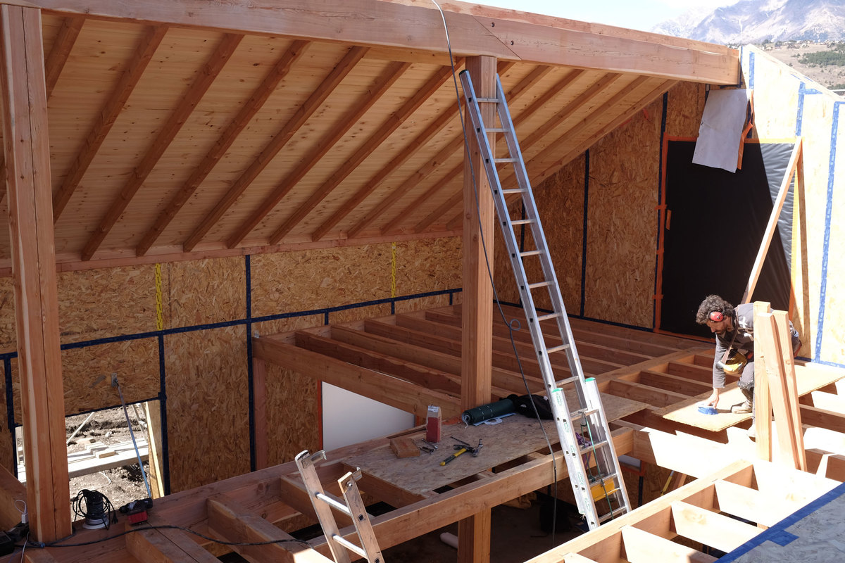 sous face toiture maison paille embrun