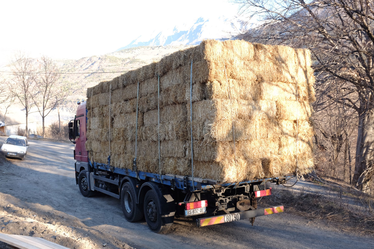camion paille maison embrun