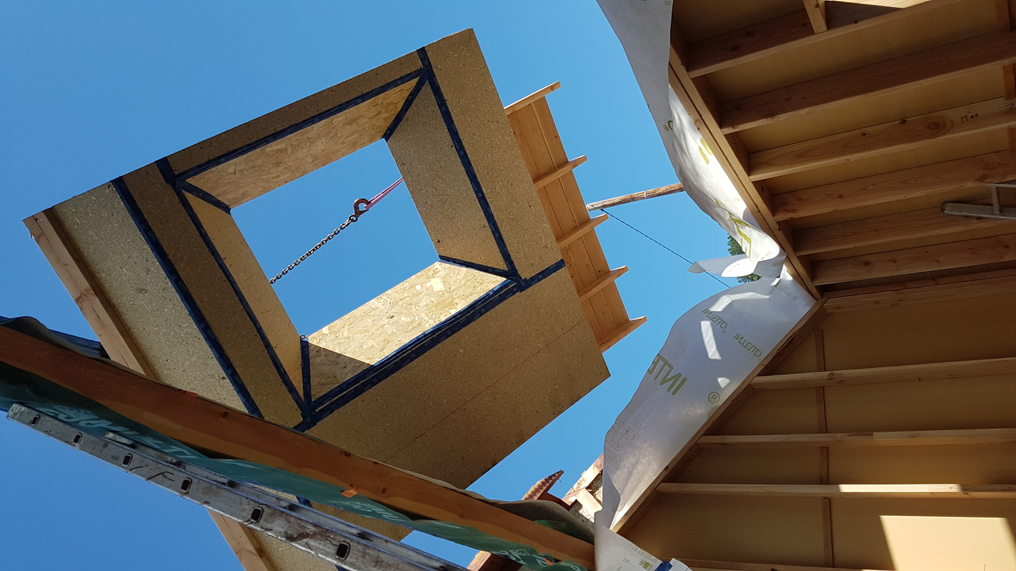 arrivé de la toiture de la mini maison