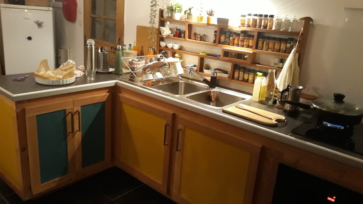 Meuble de cuisine en bois et panneaux respirant !