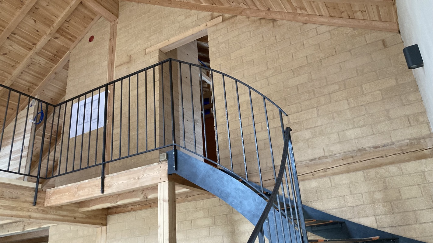 Maison ossature bois paille, St vincent les Forts, brique de terre crue