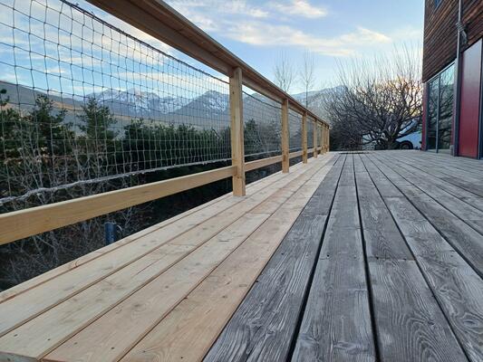 Reprise des solives d'une terrasse bois a Embrun